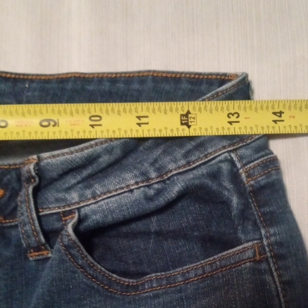Blue Straight Leg Jeans with Classic Denim Style - Picture 5 of 10